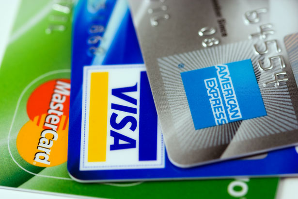 ¿Se requiere tarjeta de crédito para alquilar un auto?